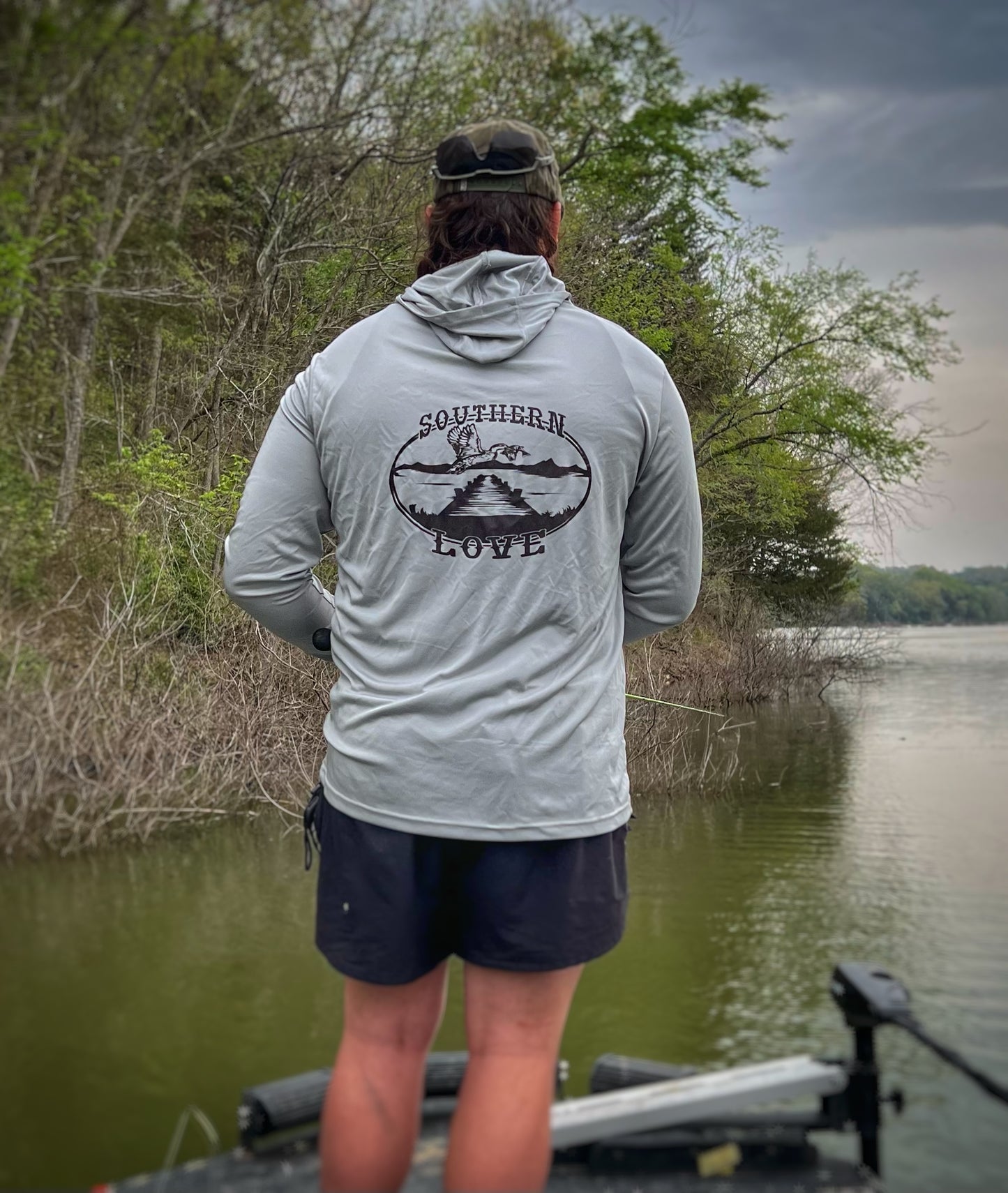Over the dock lightweight hooded pullover